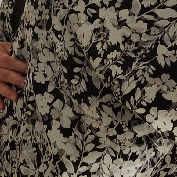 Black, gray and white open Wrap - Picture 8 of 9